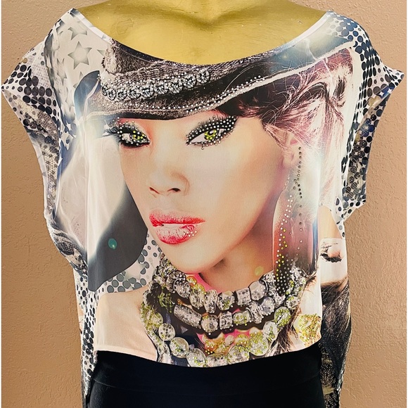 RIHANNA Fabulous NWOT Rhinestone SUBLIMATION Split Back TOP ONE-Size - Picture 3 of 11